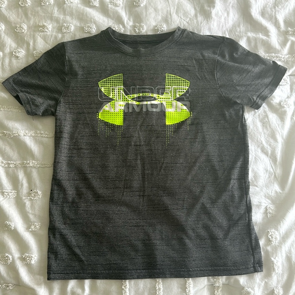 Under Armour youth large grey tee shirt
